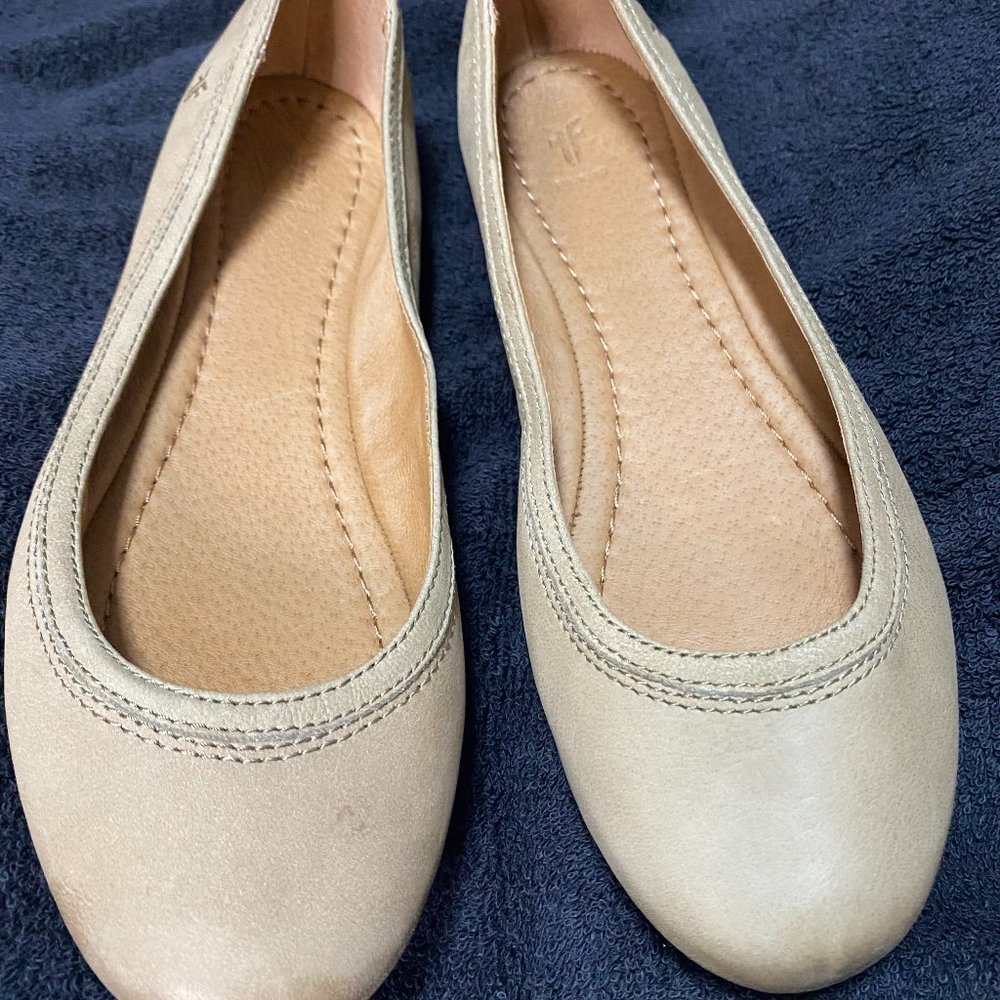 Frye Carrie Leather Slip on Flats in Ash sz 8M  EUC